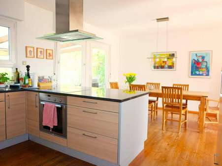 Küche und Essbereich - Einfamilienhaus in 60437 Frankfurt mit 298m² kaufen