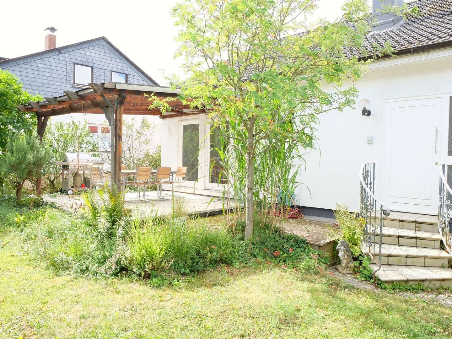 Terrasse EG - Einfamilienhaus in 60437 Frankfurt mit 298m² kaufen