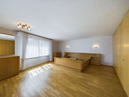 Schlafzimmer - Haus in 61250 Usingen mit 240m² kaufen