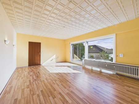 Wohnzimmer.jpg - Einfamilienhaus in 61250 Usingen mit 174m² kaufen