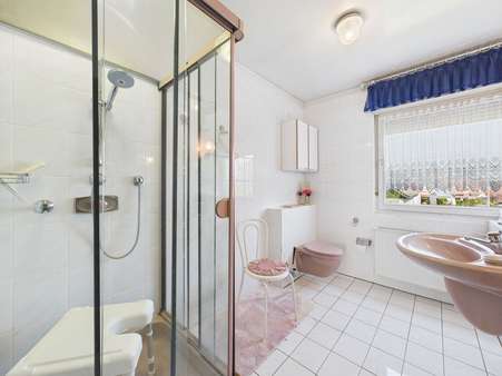 Badezimmer OG 3.jpg - Haus in 61273 Wehrheim mit 168m² kaufen
