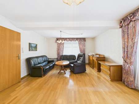 Wohnzimmer - Haus in 61276 Weilrod mit 143m² kaufen