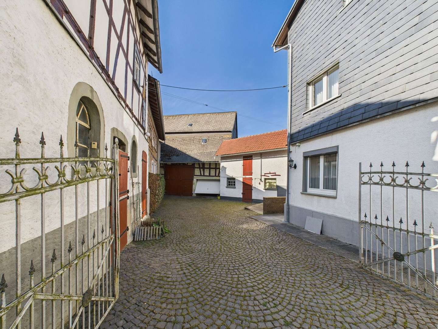 Hof .jpg - Haus in 61276 Weilrod mit 143m² kaufen