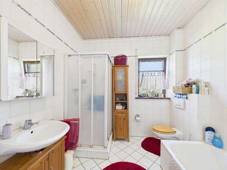 Badezimmer - Einfamilienhaus in 61250 Usingen mit 147m² kaufen