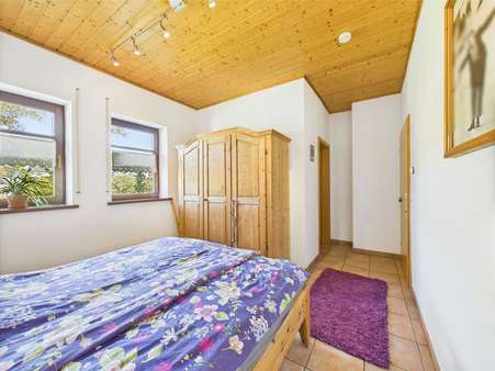Schlafzimmer - Einfamilienhaus in 61250 Usingen mit 147m² kaufen
