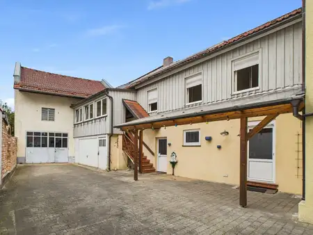 Bad Homburg v.d.H.: Wohn- und Geschäftshaus mit großem Entwicklungspotenzial!