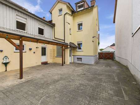 Hofansicht Hofansicht - Mehrfamilienhaus in 61350 Bad Homburg v.d.H mit 242m² kaufen