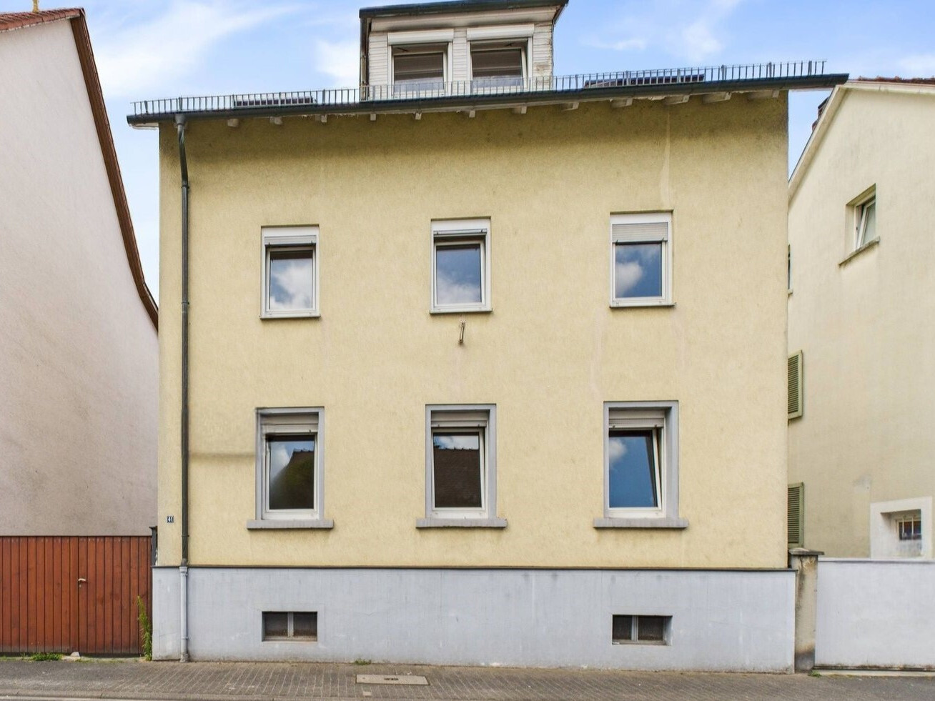 Straßenansicht Straßenansicht - Mehrfamilienhaus in 61350 Bad Homburg v.d.H mit 242m² kaufen