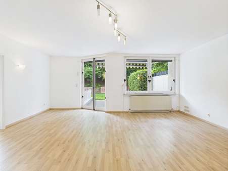 Wohnzimmer Bild 2 - Doppelhaushälfte in 61250 Usingen mit 206m² mieten