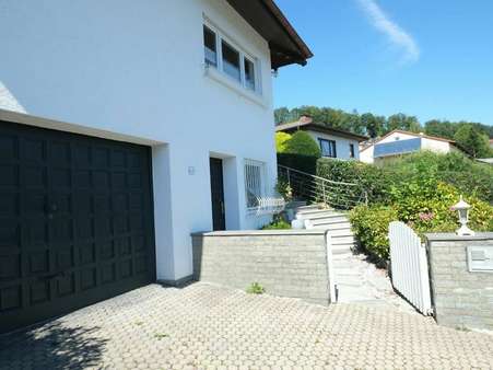 Treppe - Bungalow in 61389 Schmitten-Arnoldshain mit 153m² günstig kaufen
