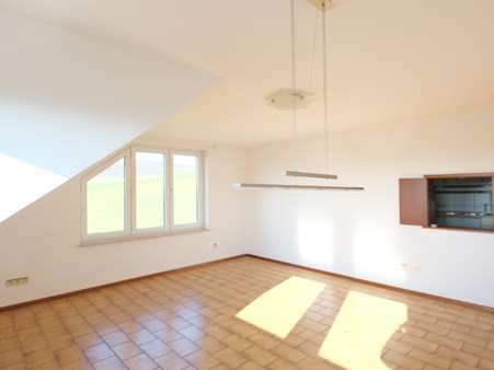 Wohnzimmer - Mehrfamilienhaus in 61250 Usingen mit 220m² kaufen