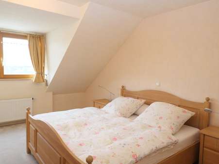 Schlafzimmer - Doppelhaushälfte in 61389 Schmitten mit 177m² günstig kaufen