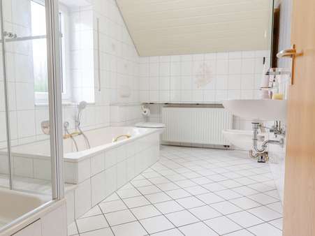 Badezimmer - Etagenwohnung in 65830 Kriftel mit 85m² mieten