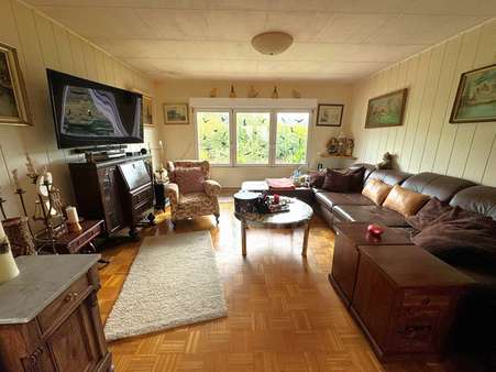 Wohnzimmer - Einfamilienhaus in 65582 Hambach mit 135m² kaufen