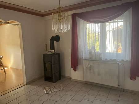 Wohnzimmer - Einfamilienhaus in 56355 Nastätten mit 94m² kaufen