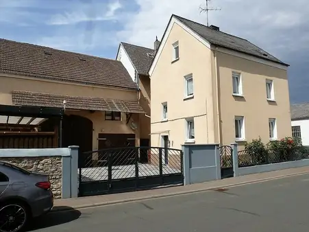 Lohrheim: 1-2 Familienhaus mit Scheune