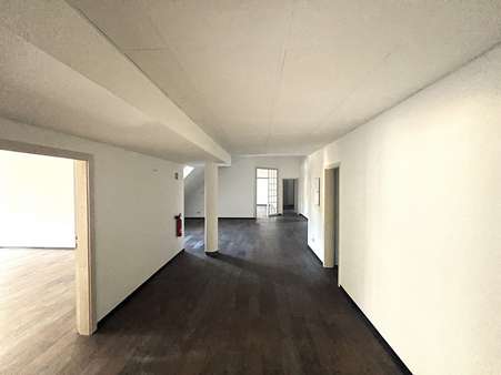 Flur Ansicht 2 - Büro in 65510 Idstein mit 0m² mieten