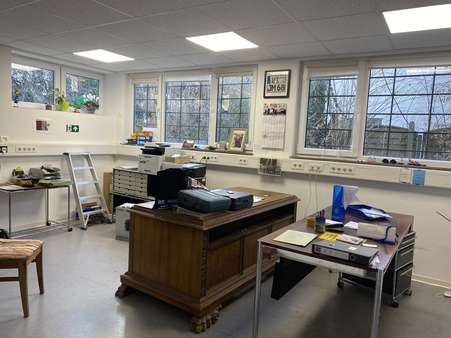 Büro -  in 65185 Wiesbaden mit 240m² mieten