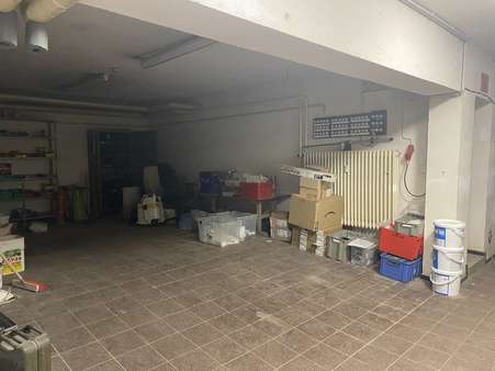 Lagerfläche -  in 65185 Wiesbaden mit 240m² mieten