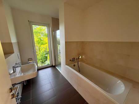 Badezimmer - Penthouse-Wohnung in 65199 Wiesbaden mit 98m² mieten
