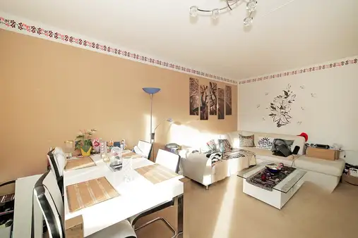 Helle Etagenwohnung mit Süd-West-Loggia!