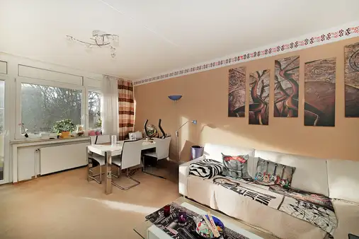 Helle Etagenwohnung mit Süd-West-Loggia!