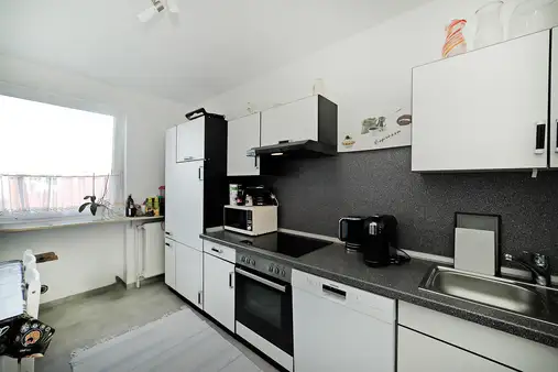 Helle Etagenwohnung mit Süd-West-Loggia!