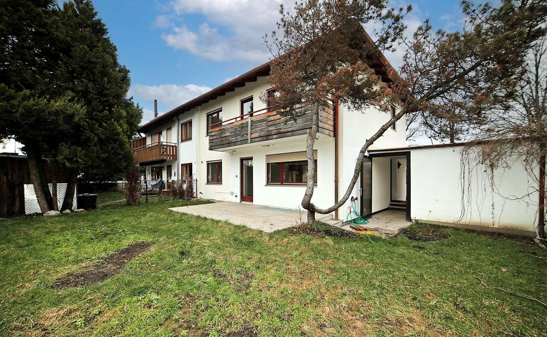 Wohngebäude mit Hintergarten - Doppelhaushälfte in 81245 München mit 118m² kaufen