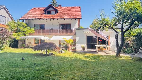 Hausansicht vom Garten Hausansicht vom Garten - Einfamilienhaus in 81739 München mit 208m² kaufen
