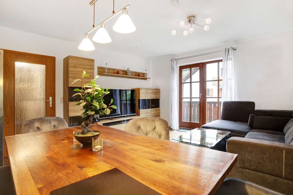 Wohnzimmer - Etagenwohnung in 82140 Olching mit 71m² kaufen