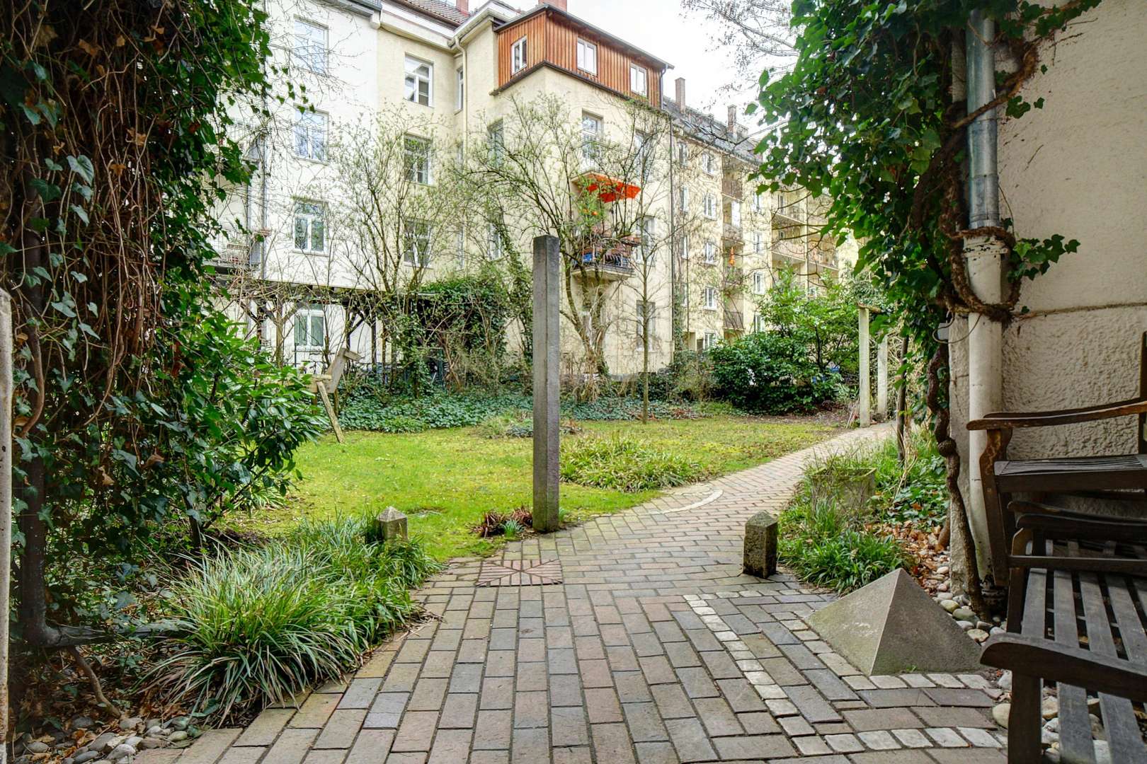 Traumhafter Innenhof - Etagenwohnung in 81371 München mit 99m² kaufen