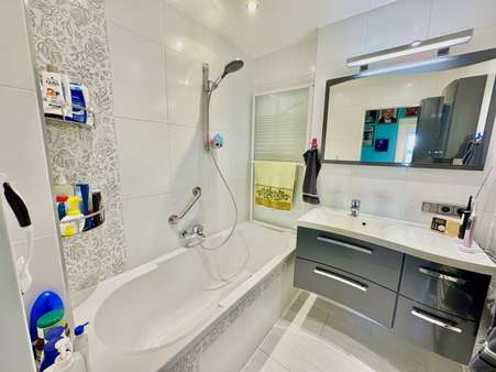 Badezimmer Badezimmer - Etagenwohnung in 82140 Olching mit 83m² kaufen