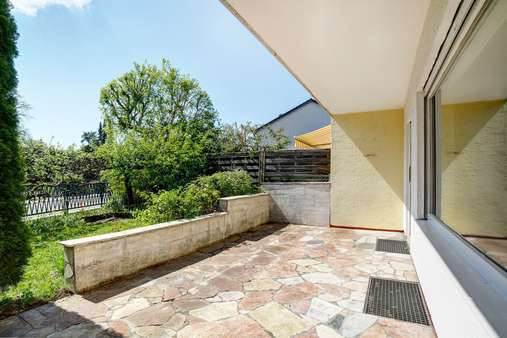 Terrasse nach Süden - Doppelhaushälfte in 85521 Riemerling mit 132m² kaufen