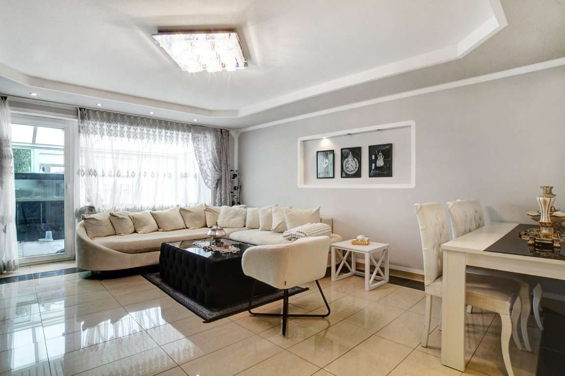 Wohnzimmer Bild 1 - Doppelhaushälfte in 81929 München mit 143m² kaufen