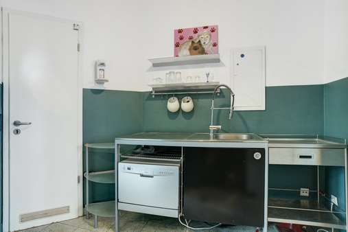 Diele mit Küchenzeile - Ladenlokal in 80802 München mit 54m² kaufen