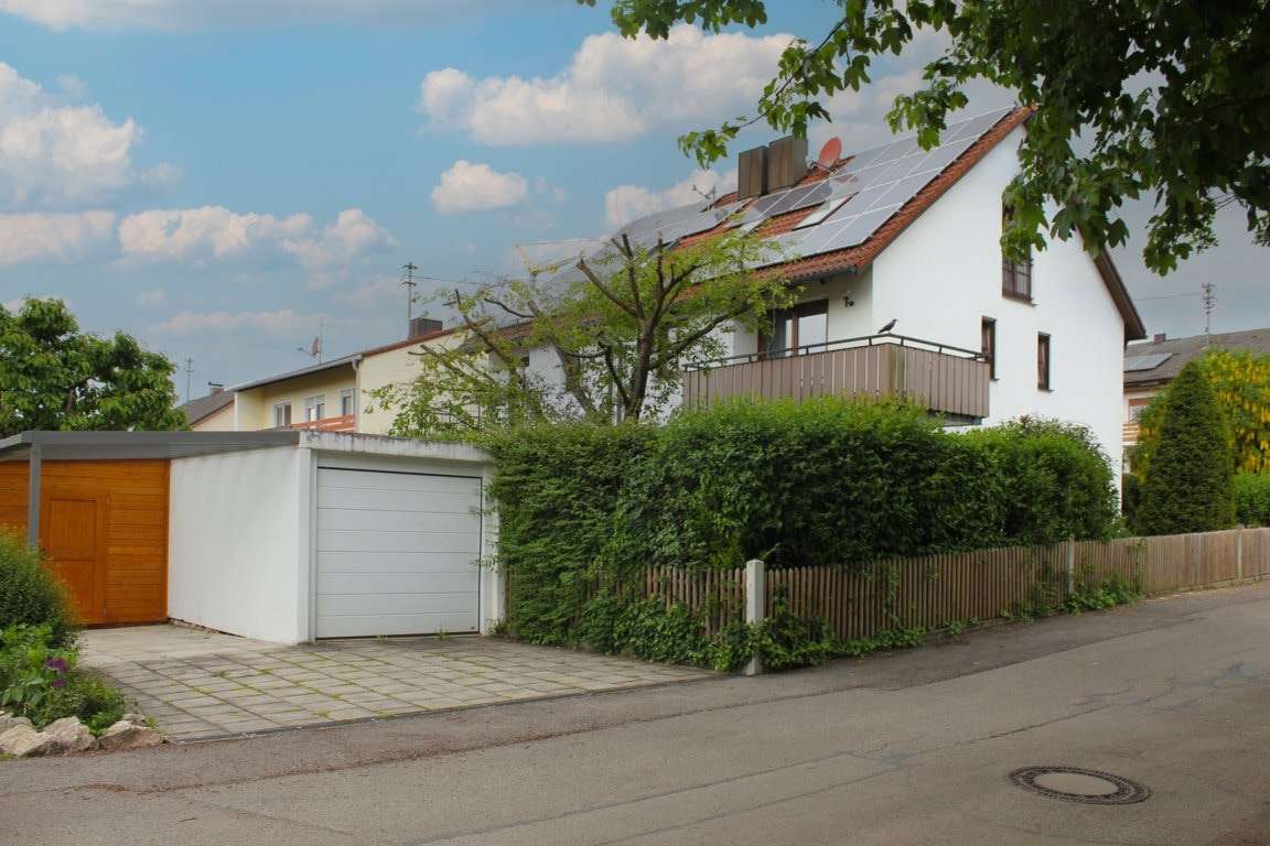 Aussen - Garage-Carport-Abstellraum Aussen - Garage-Carport-Abstellraum - Doppelhaushälfte in 85232 Bergkirchen mit 133m² kaufen