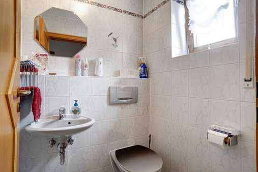 EG Gäste-WC - Doppelhaushälfte in 85232 Bergkirchen mit 133m² kaufen
