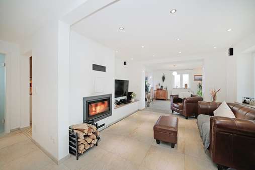 Wohnzimmer - Doppelhaushälfte in 86420 Diedorf mit 138m² kaufen
