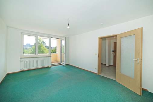 Wohnzimmer - Etagenwohnung in 81739 München mit 61m² kaufen