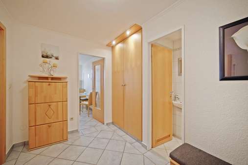 Großzügiger Eingangsbereich Großzügiger Eingangsbereich - Etagenwohnung in 82256 Fürstenfeldbruck mit 132m² mieten