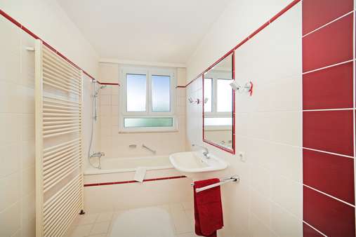 Badezimmer Badezimmer - Dachgeschosswohnung in 80809 München mit 100m² kaufen