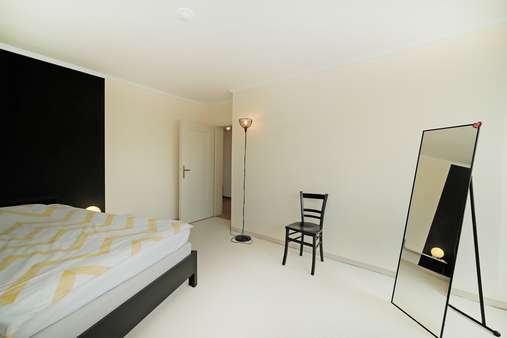 Schlafzimmer Schlafzimmer - Dachgeschosswohnung in 80809 München mit 100m² kaufen
