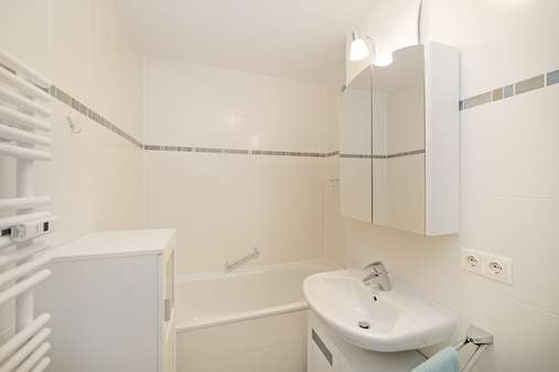 Badezimmer - Etagenwohnung in 85748 Garching mit 53m² kaufen