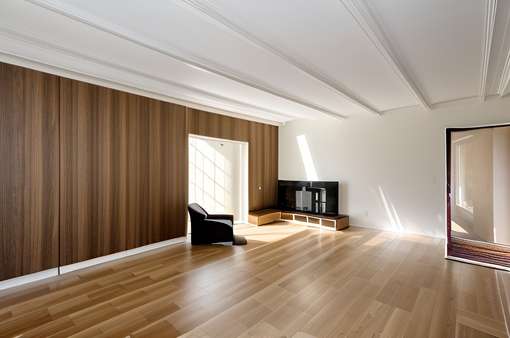 Wohnbereich mit Kamin - Bild visualisiert Wohnbereich mit Kamin - Bild visualisiert - Reiheneckhaus in 82319 Starnberg mit 125m² kaufen