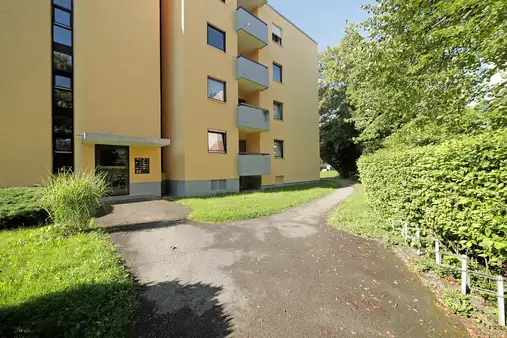 Gelegenheit dank Erbbaurecht: Familiengerechte 4-Zimmer-Wohnung, 2 Loggien, TG-Stellplatz - Dachau!