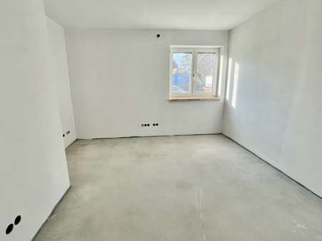 Wohnraum - Erdgeschosswohnung in 80999 München mit 69m² kaufen