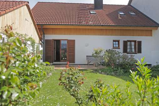 Hausansicht Garten - Doppelhaushälfte in 84034 Landshut mit 137m² kaufen