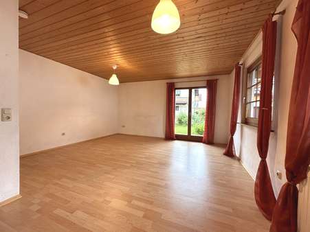 Wohnzimmer - Doppelhaushälfte in 84034 Landshut mit 137m² kaufen