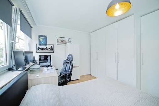 Schlafzimmer 1 - Etagenwohnung in 80689 München mit 64m² kaufen