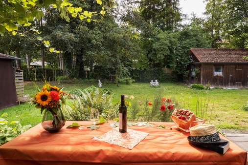 Gartenblick von der Terrasse - Zweifamilienhaus in 82194 Gröbenzell mit 173m² kaufen